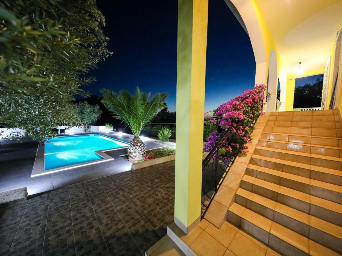 Lovely Holiday Home In Policnik With Private Pool Kültér fotó