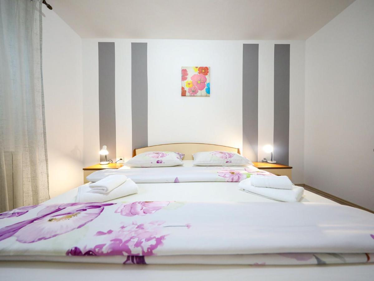 Lovely Holiday Home In Policnik With Private Pool Kültér fotó